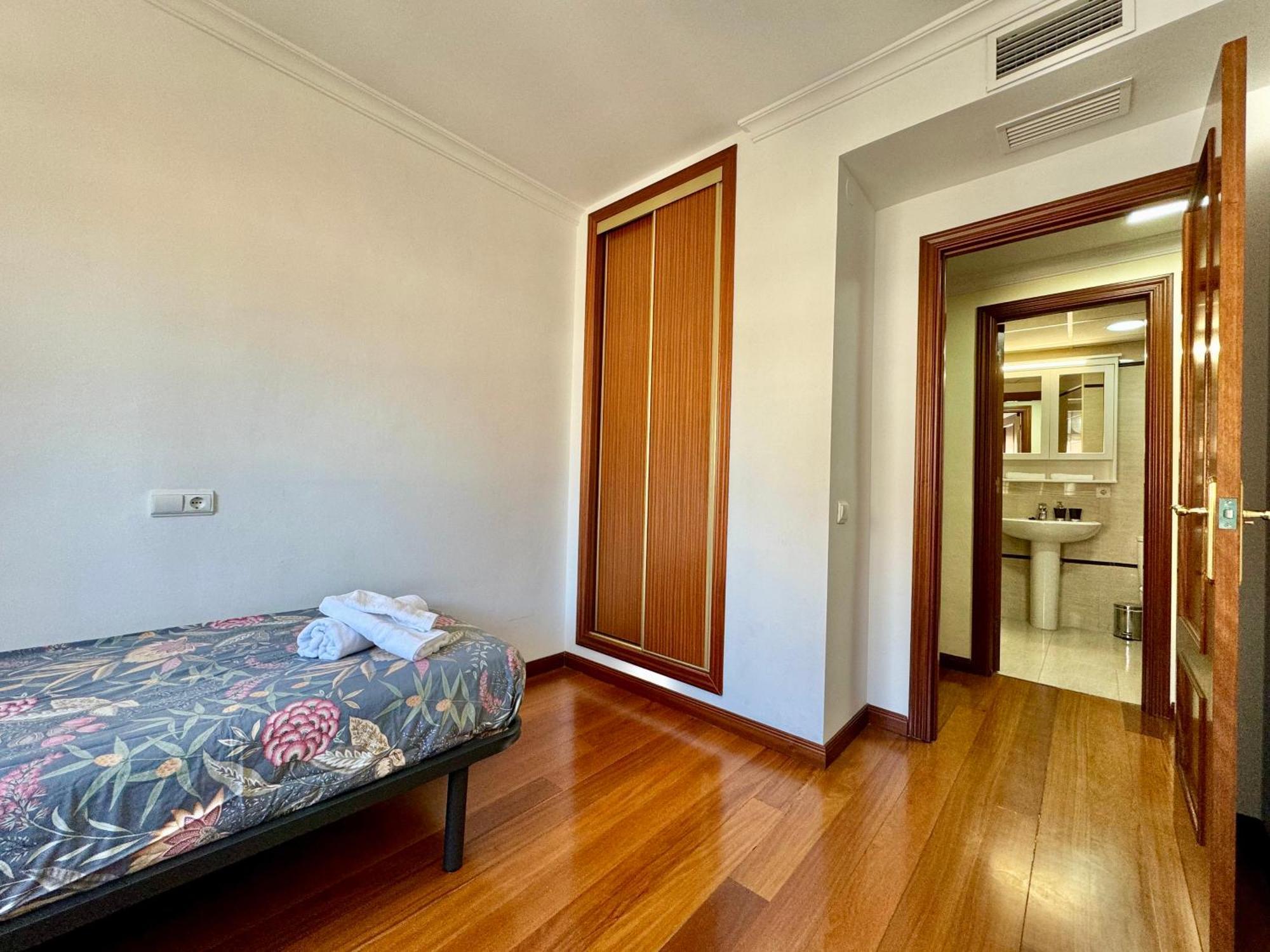 Lujoso Piso Centro Aparcamiento Privado, Terraza & Ac Apartment Малага Екстериор снимка